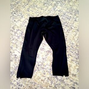 Leg End black three-quarter length workout pants with back zip pocket size 3X